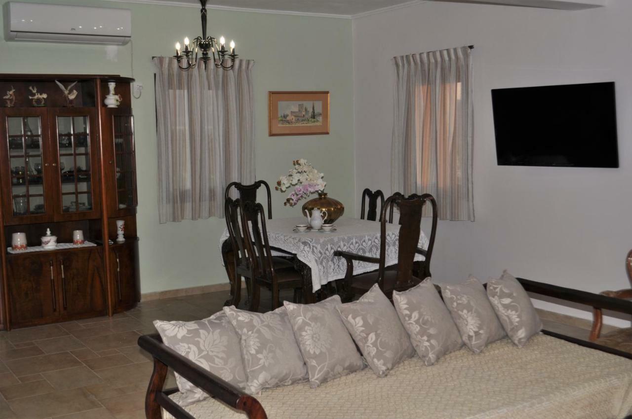 Athevillas Antonis Mína المظهر الخارجي الصورة
